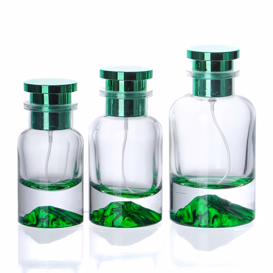 Vente en gros d'un ensemble d'emballages de parfum Bouteille en verre transparent de 50 ml et couvercle en plastique